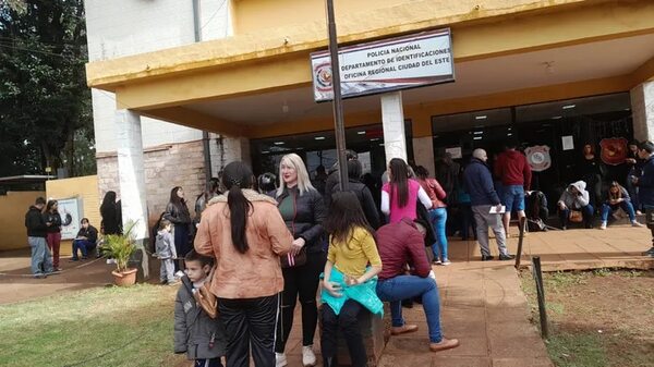 Ciudad del Este: documentos fueron anulados y otros serán reimpresos para ser entregados a los afectados - Nacionales - ABC Color