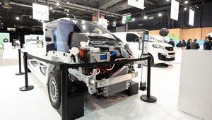 Stellantis prevé equiparar el precio de coches eléctricos y térmicos en 2026 - Revista PLUS
