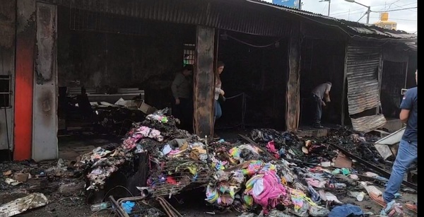 INCENDIO CONSUME 16 CASILLAS EN EL CENTRO Y DEJA MILLONARIAS PÉRDIDAS - La Voz del Norte