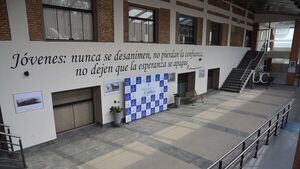 Universidad Católica inauguró explanada de estudiantes "Monseñor Juan Sinforiano Bogarín"