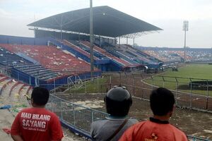 Diario HOY | Indonesia demolerá el estadio donde una estampida dejó más de 130 muertos
