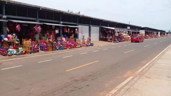 Área de ventas construida para muebleros de Caaguazú no funciona y genera pérdidas - Nacionales - ABC Color