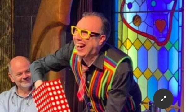 Mago murió en pleno acto y sus espectadores reían por pensar que era parte del show