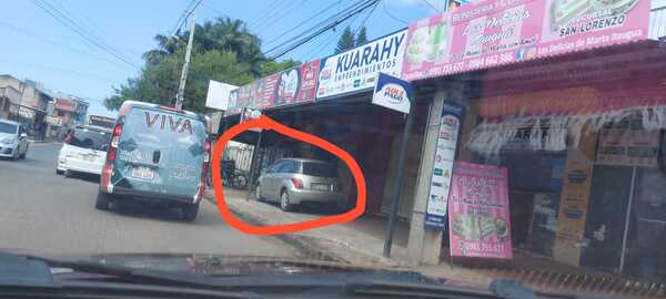 Ley de Tránsito: No se debe estacionar ni autorizarse en... » San Lorenzo PY