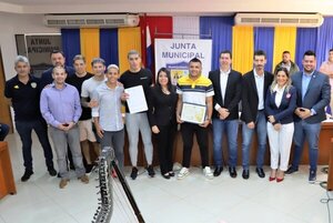 Luqueño recibe mención de honor por el ascenso a Primera •
