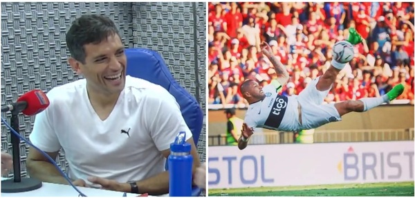 Roque y su felicitación al 'loco' Richard Ortiz por el golazo en el clásico