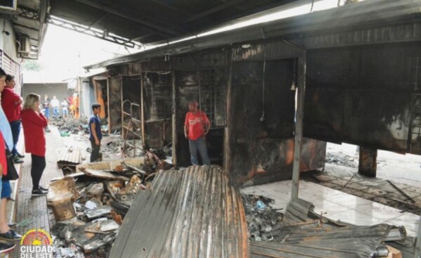 Activan equipo de apoyo para afectados por incendio en centro de CDE
