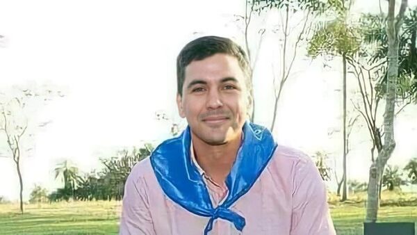 Le llueven los "saludos" a Santi Peña por el día de los chovy