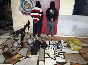 Detienen a dos mecánicos y recuperan moto “deshuesada” •