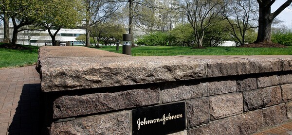 Johnson & Johnson gana US$ 14.421 millones hasta septiembre, un 10,7% menos - Revista PLUS
