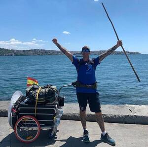 Desapareció el hincha español que viajaba caminando a Qatar para el Mundial - Unicanal