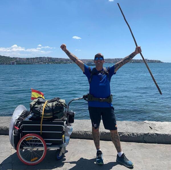 Desapareció el hincha español que viajaba caminando a Qatar para el Mundial - Unicanal