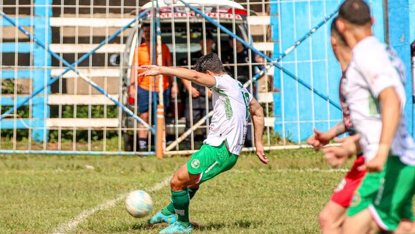Gol de media cancha para el Puskás hubo en Caaguazú