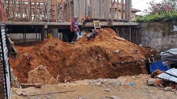 Bomberos salvaron a obrero que quedó bajo escombros