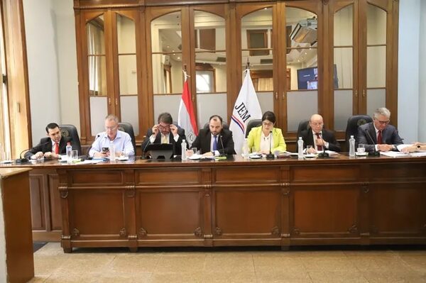 JEM ya tiene acusaciones de senadores contra seis fiscales - Política - ABC Color