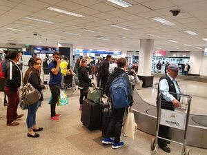 Ejecutivo promulga “modernización” de la Ley de Migraciones - Política - ABC Color
