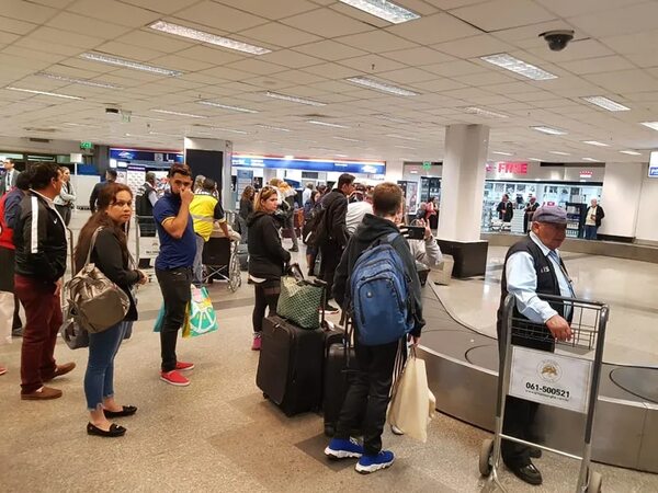 Ejecutivo promulga “modernización” de la Ley de Migraciones - Política - ABC Color