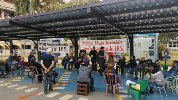 Diputados analiza hoy el peligroso plan de “bicicletear” deudas del IPS - Política - ABC Color
