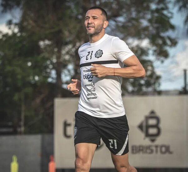 Alcaraz, de la cancha a la oficina de Olimpia - Fútbol - ABC Color