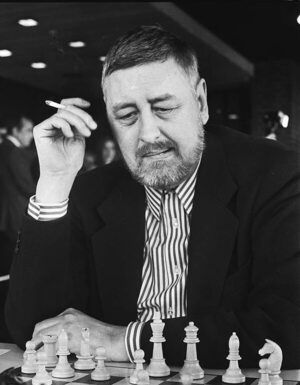 Ajedrez por Zenón Franco: Partidas Memorables (199), Browne vs. Sosonko, Wijk aan Zee 1975 - Polideportivo - ABC Color
