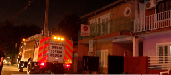 Incendio destruyó por completo parte de una vivienda en Roque Alonso - Unicanal