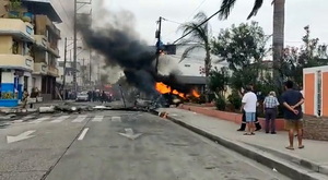 Ecuador: dos muertos y conmoción en las calles de Guayaquil al estrellarse una avioneta en una zona residencial - .::Agencia IP::.