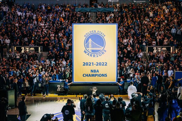 Los Warriors reciben su anillo de campeones - El Independiente