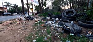 Vertedero clandestino en frontera de ciudades apeligra a transeúntes  - Nacionales - ABC Color
