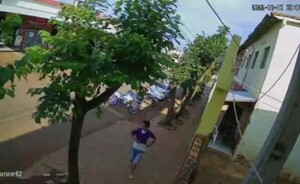 Roban moto de docente, estacionada al costado de Escuela Municipal