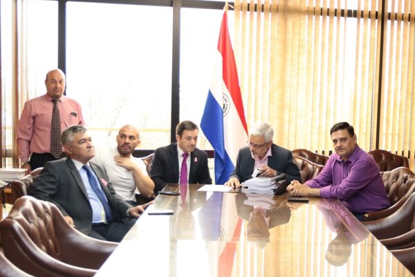 CBI entregó informe final al presidente del Congreso - Megacadena — Últimas Noticias de Paraguay