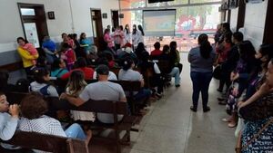 Octubre Rosa; se realizó en el Hospital Regional local una charla informativa y de concienciación acerca del cáncer de mamas