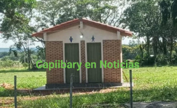 DENUNCIAN BAÑOS DE ORO CONSTRUIDOS POR LA MUNICIPALIDAD DE YRYBYCUA - La Voz del Norte