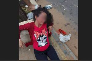 Crónica / Denuncian que dos yiyis empujaron a embarazada de un micro por no cederle el paso