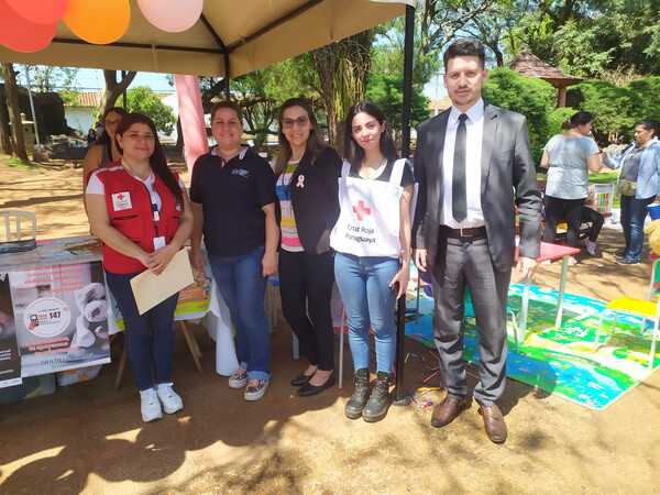 Jornada de atención de salud mental se realizó en la Plaza de Armas de Encarnación