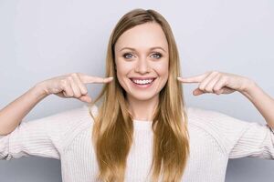 Cinco formas naturales de blanquear los dientes