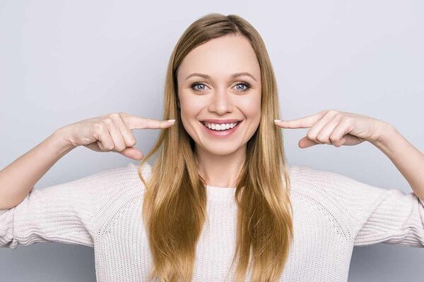 Cinco formas naturales de blanquear los dientes