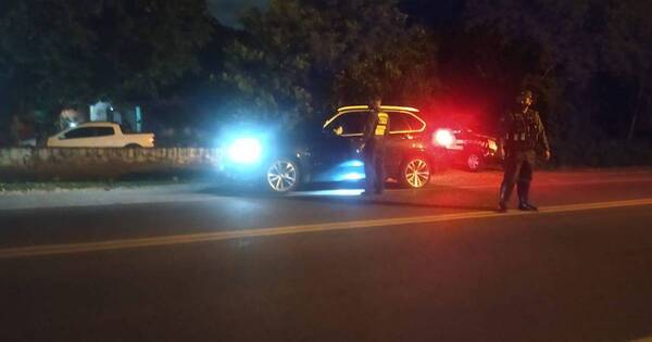 La Nación / Ebrio al volante atropelló a una agente de la Caminera al intentar huir de una barrera