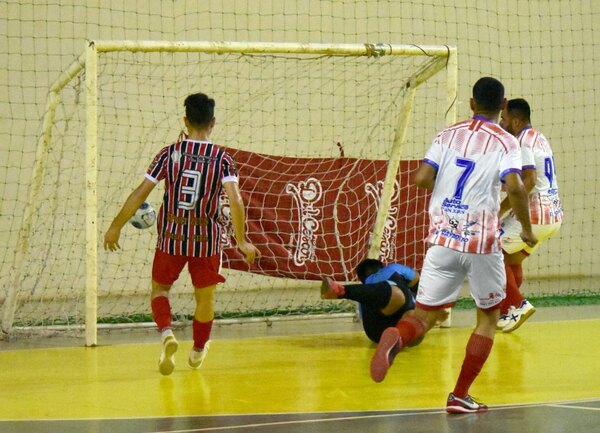 Claudio 'Ogro' Correa se luce en la liga sanlorenzana de Futsal