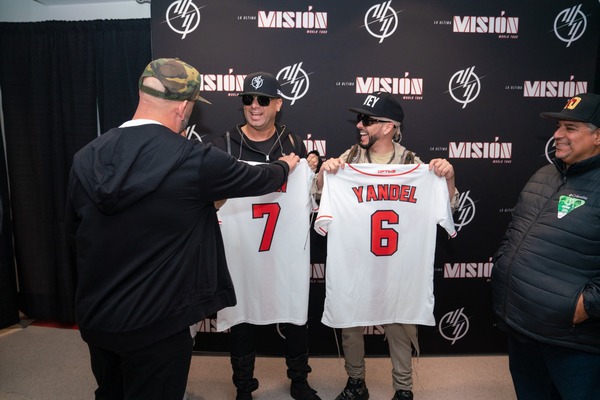 Wisin y Yandel se unen a equipo de béisbol - El Independiente