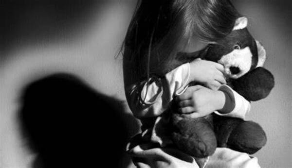 Crónica / Peque se encondía entre los panteones ante abusos sexuales