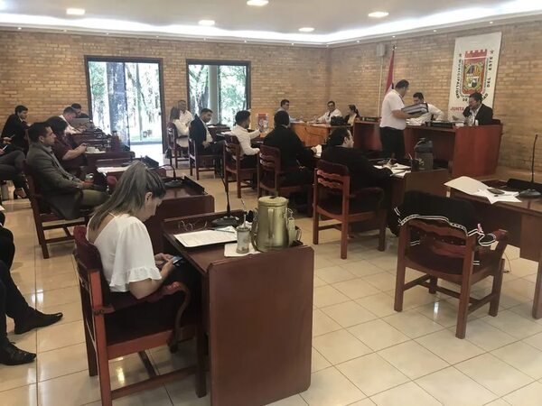 Junta de CDE homologa contratos con proveedores y mesiteros - ABC en el Este - ABC Color