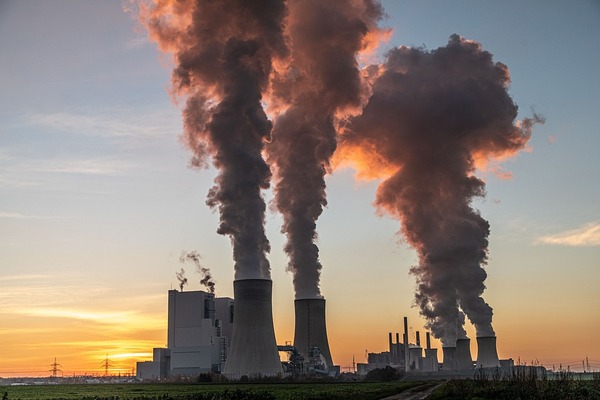 Las emisiones de CO2 crecerán menos del 1% este año, según la AIE - Revista PLUS