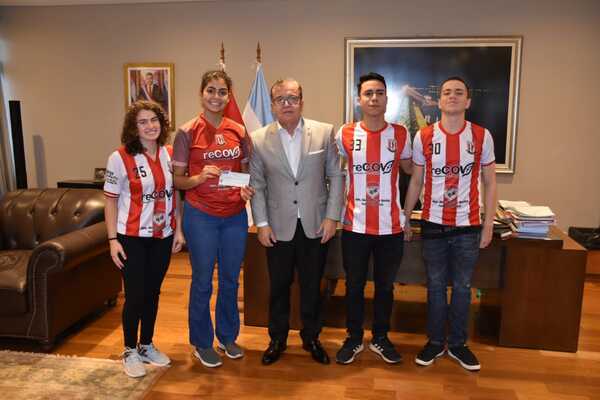 Jóvenes reciben apoyo para participar en campeonato nacional de balonmano