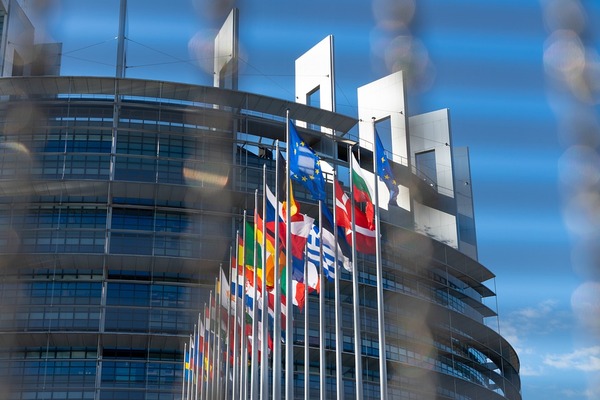 Los líderes de la UE verán si hay consenso para limitar el precio del gas - Revista PLUS