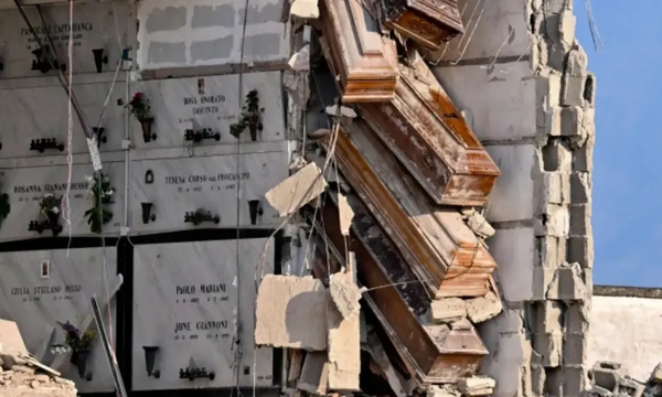 Colapsó el nicho de un cementerio de Italia y los ataúdes quedaron colgando - OviedoPress