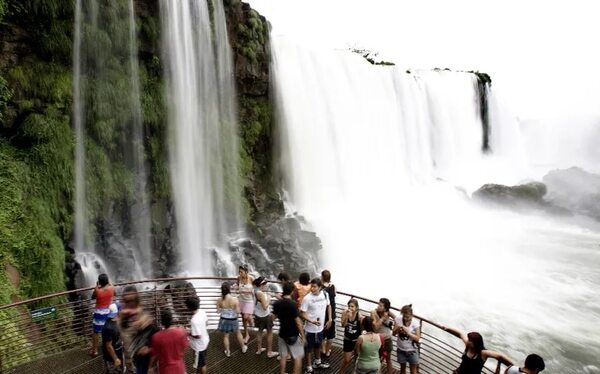 Confirman que cuerpo hallado es del turista canadiense que cayó en las Cataratas - ABC en el Este - ABC Color