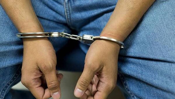 Amenazó con decapitar a su mamá que le sirvió la comida y le ofreció postre