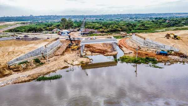 Costanera Sur: montan vigas del tercer y último puente de la futura avenida