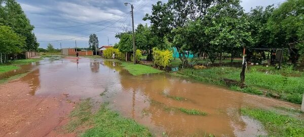 Intensas lluvias inundaron barrio periférico de San Juan Bautista - Nacionales - ABC Color