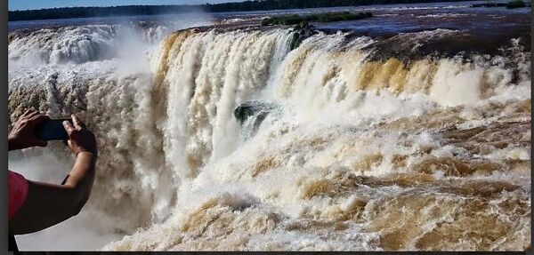 Cuerpo hallado pertenece al turista canadiense que cayó a las Cataratas